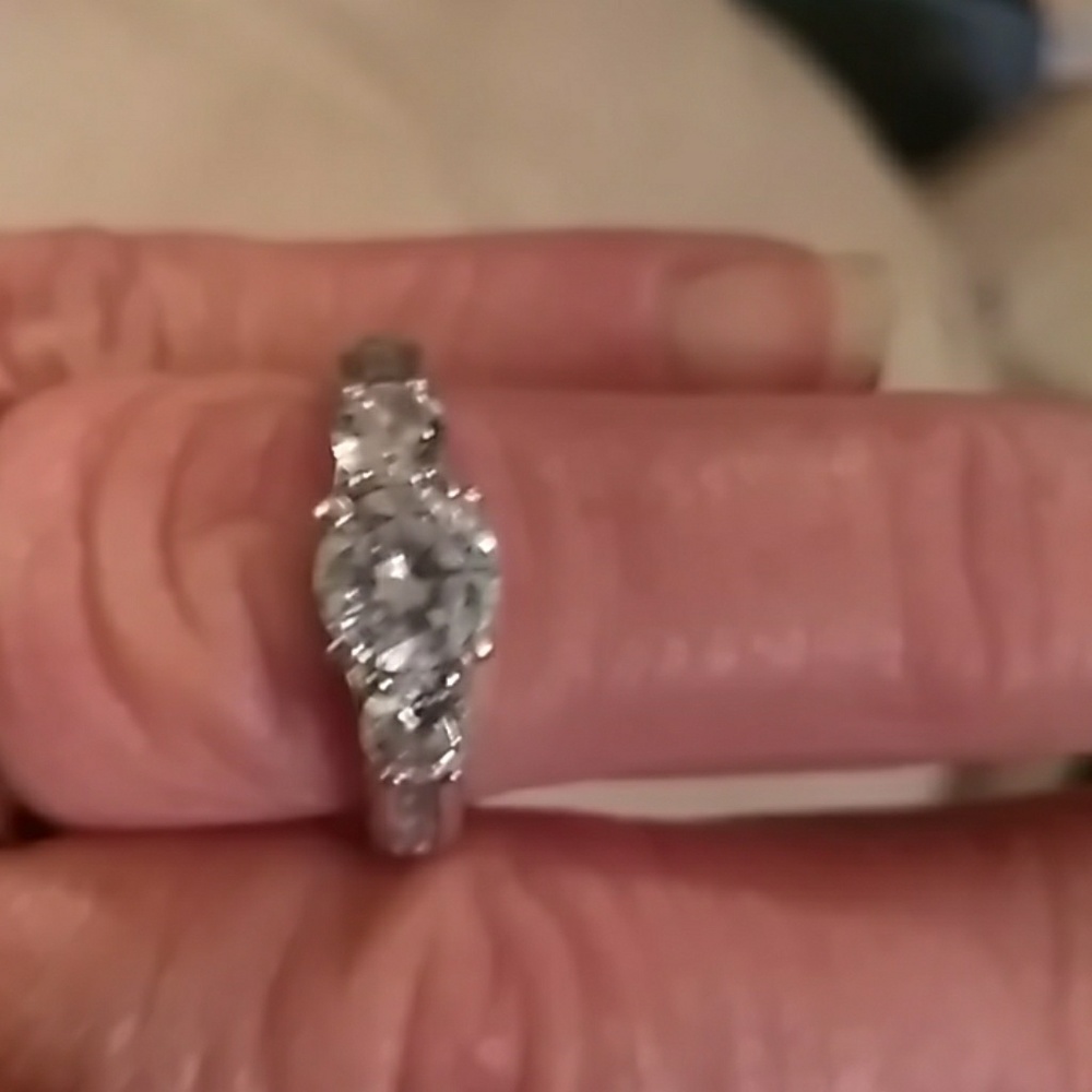 Lady's ring - Picture 3 of 3